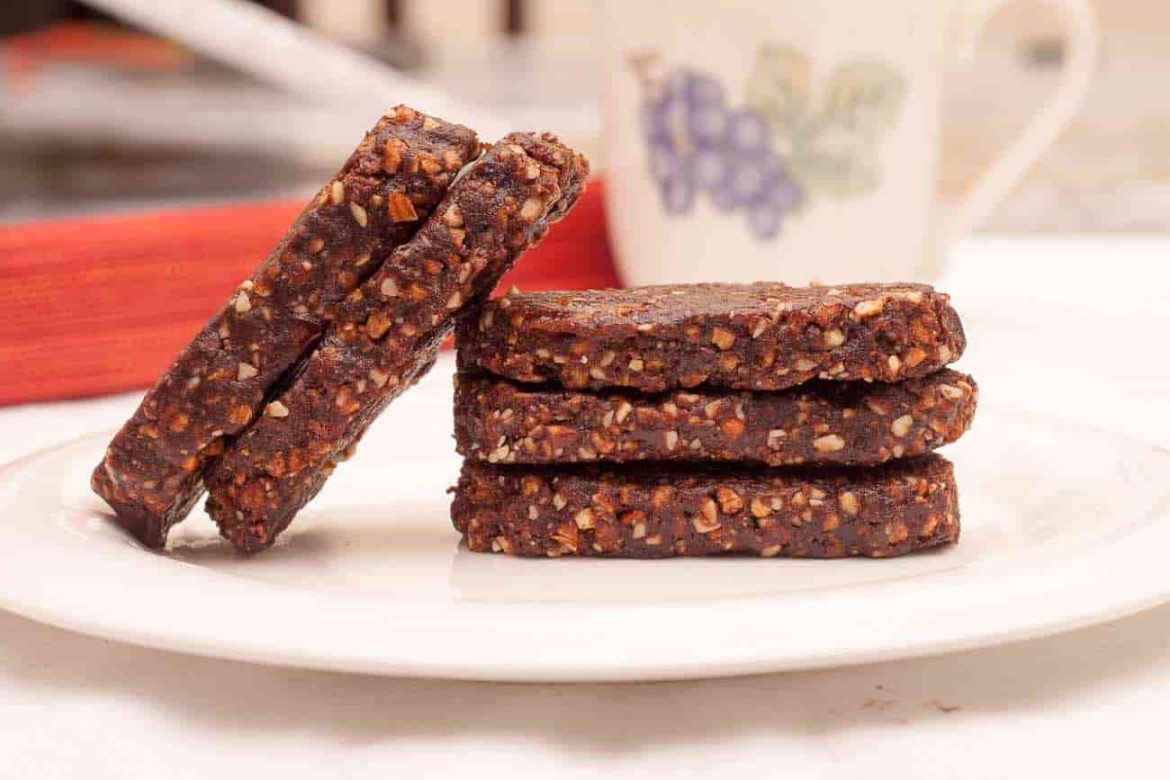 The best date paste granola bars on sale